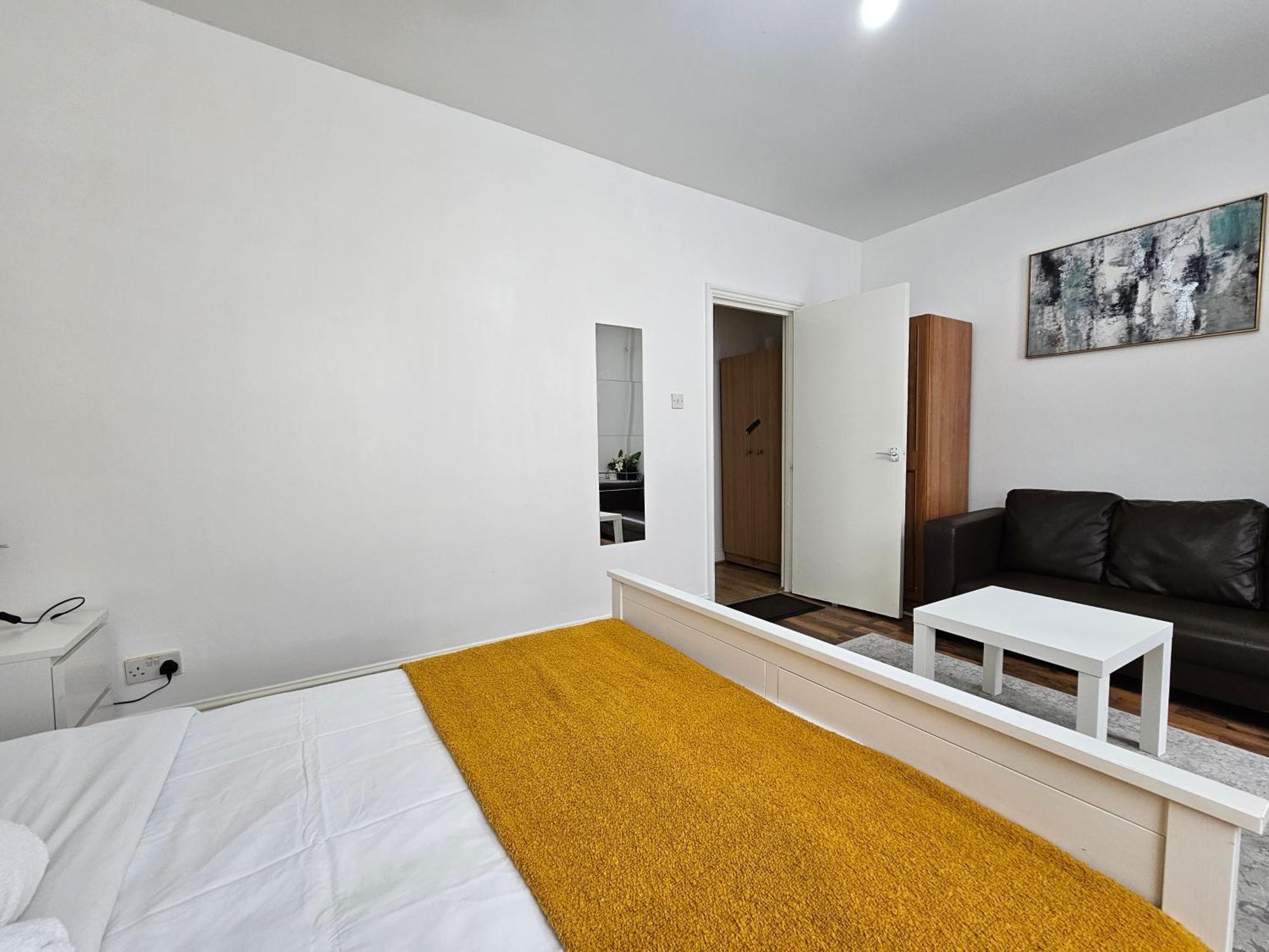 Aldgate Apartment