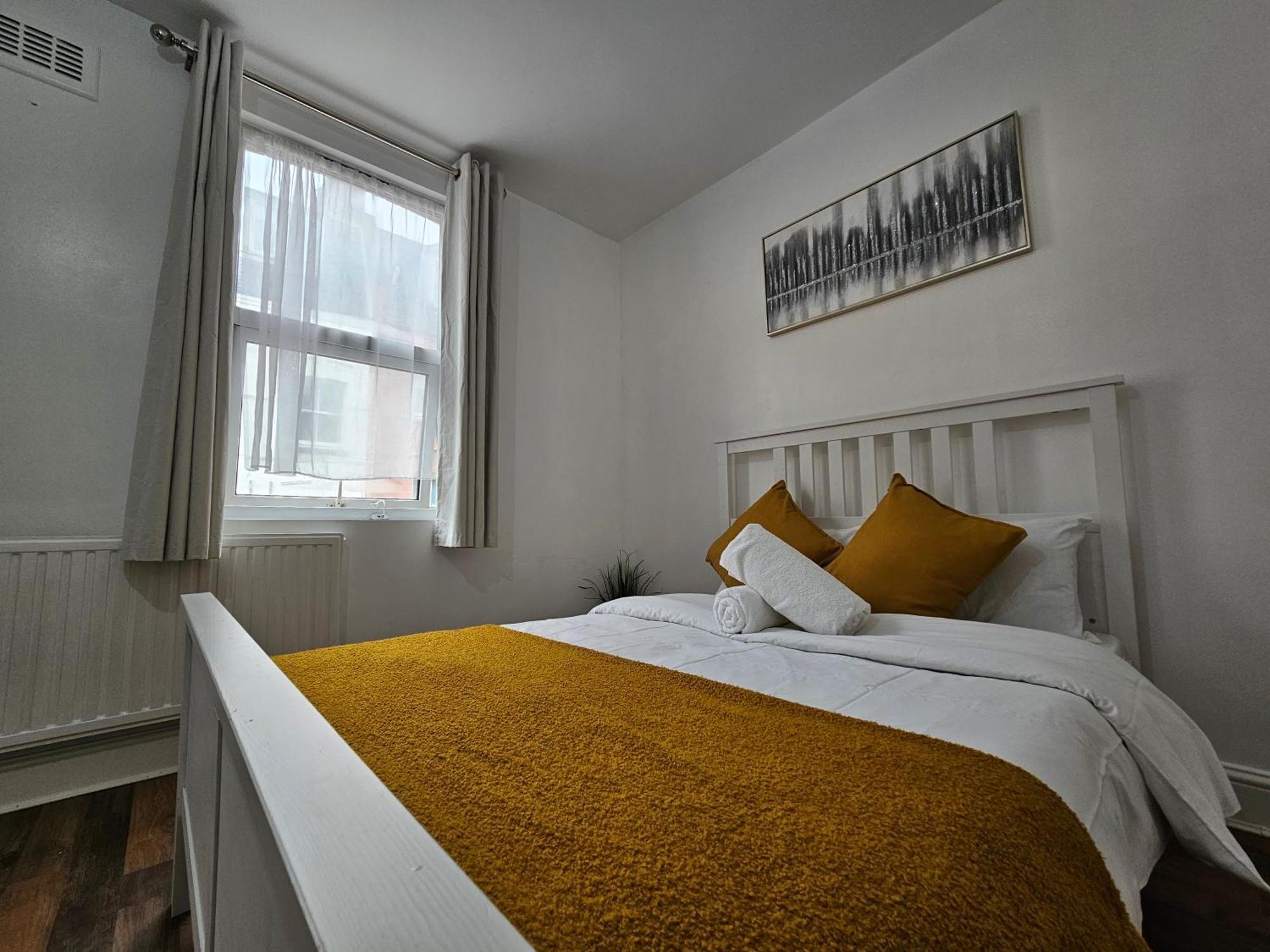 Aldgate Apartment London