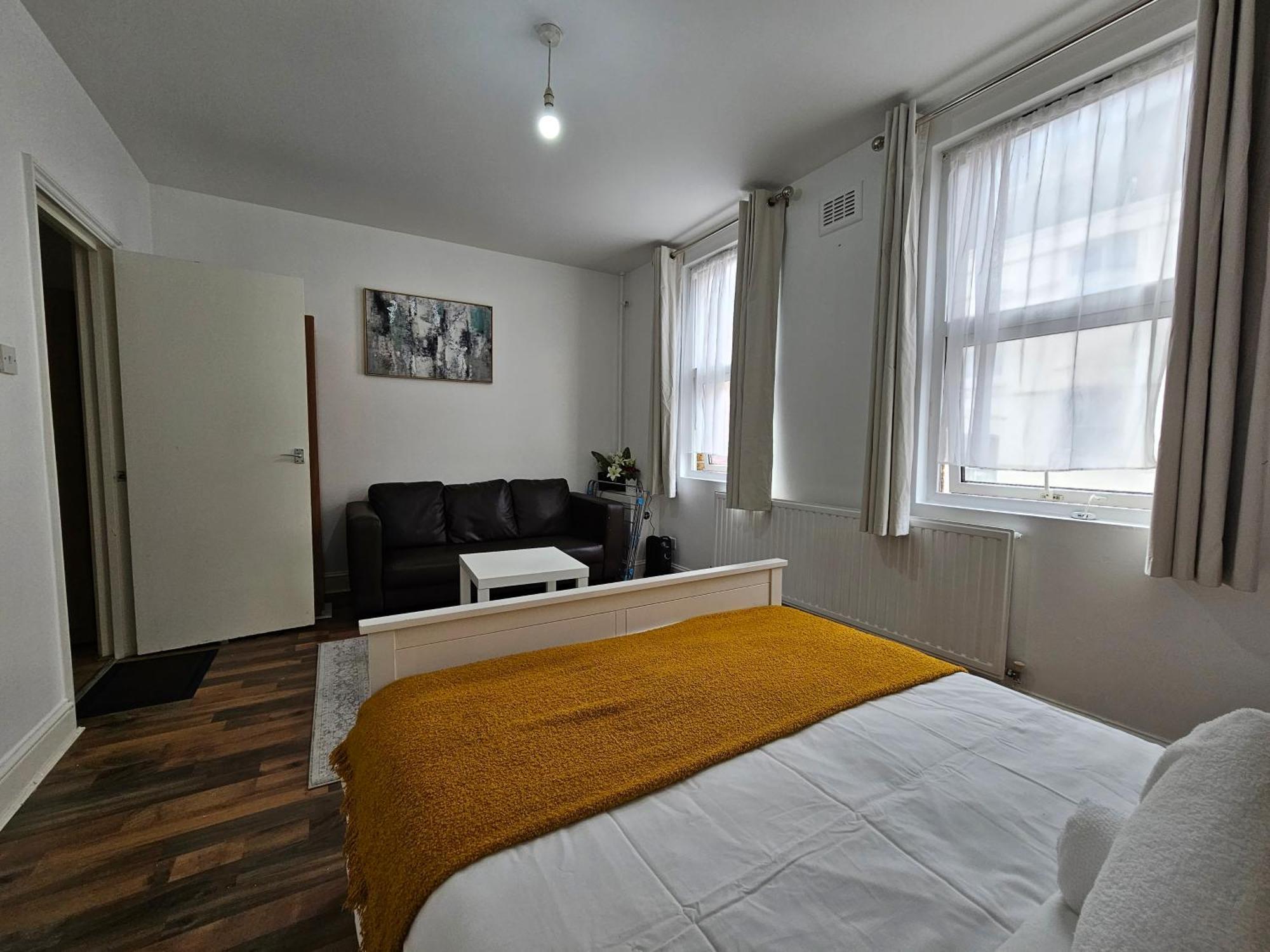 Aldgate Apartment London