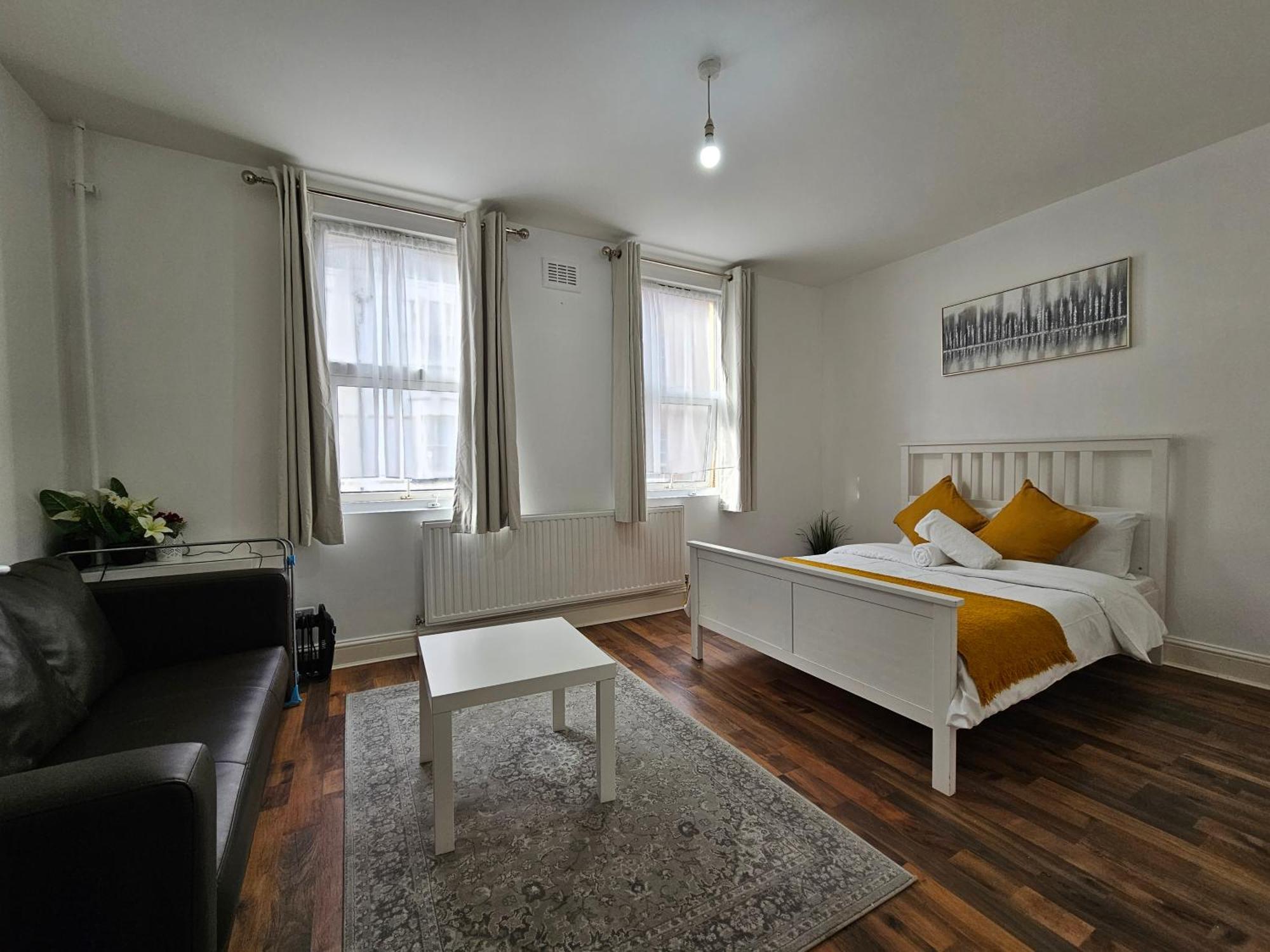 Aldgate Apartment