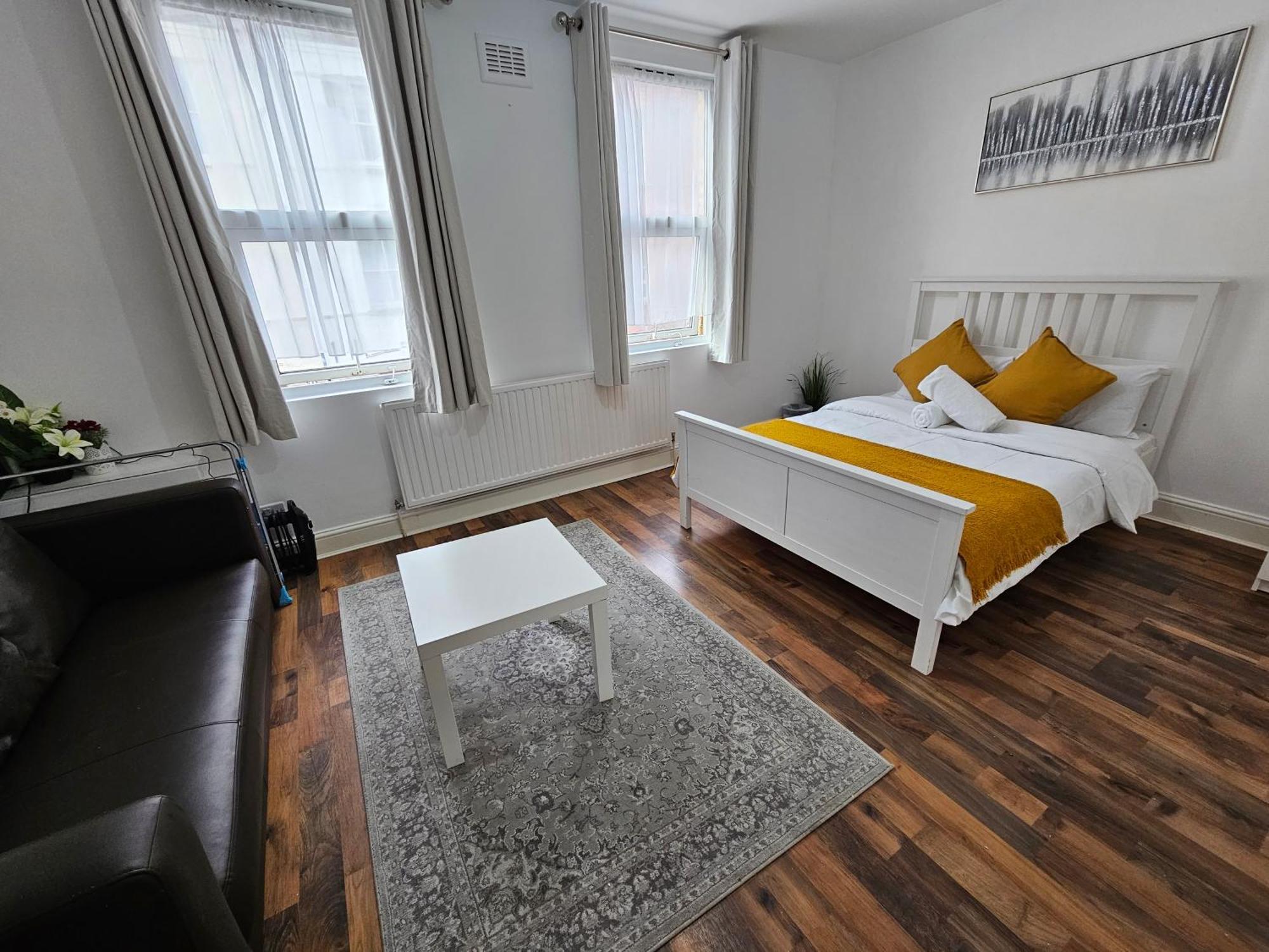 Apartment Aldgate London