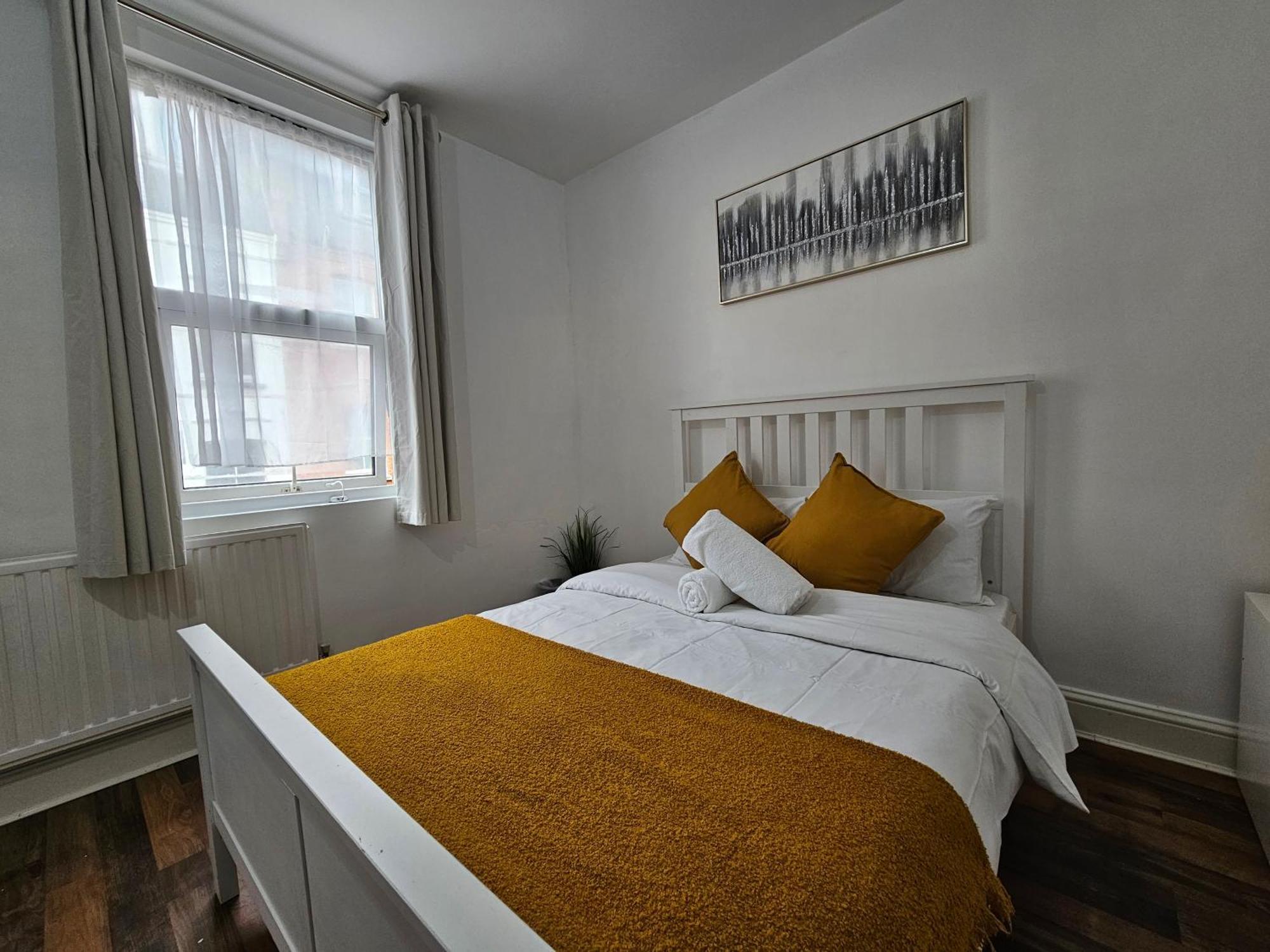 Aldgate Apartment London