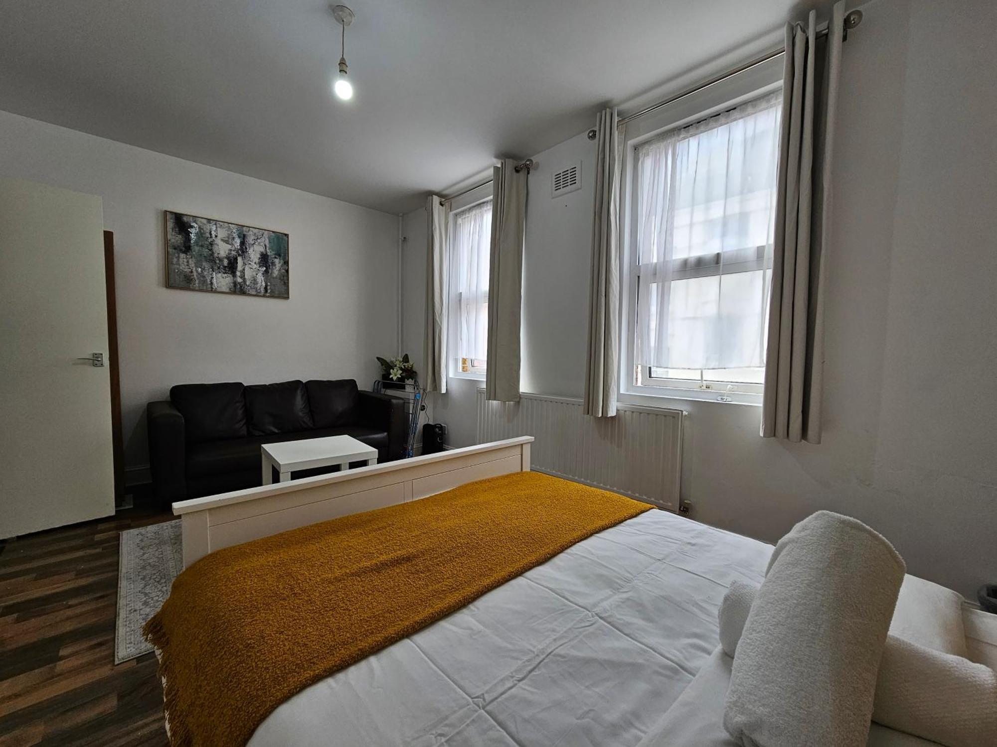 Aldgate Apartment London