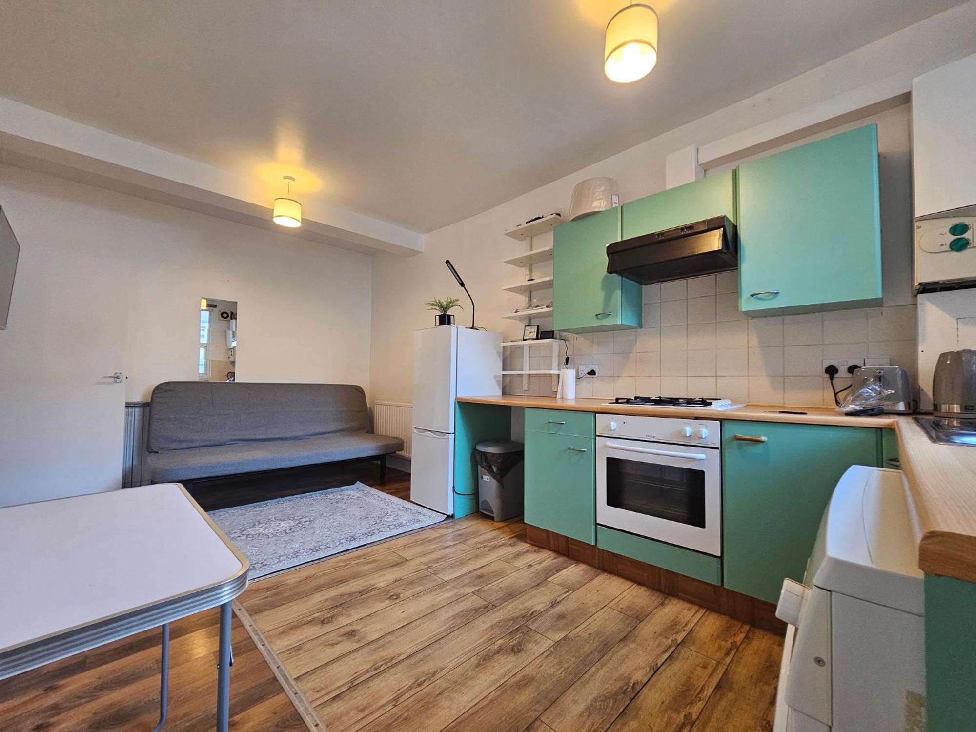 Aldgate Apartment