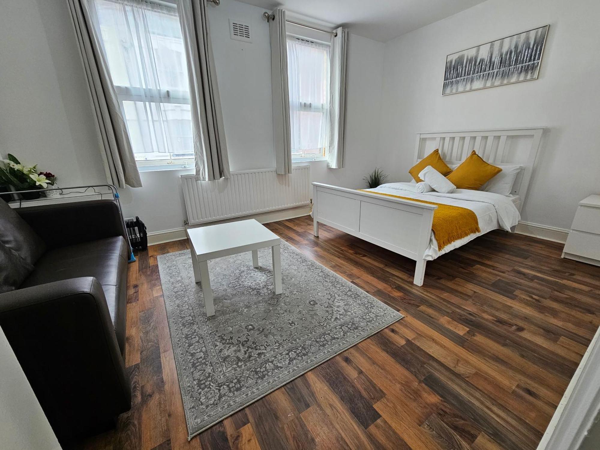 Aldgate Apartment
