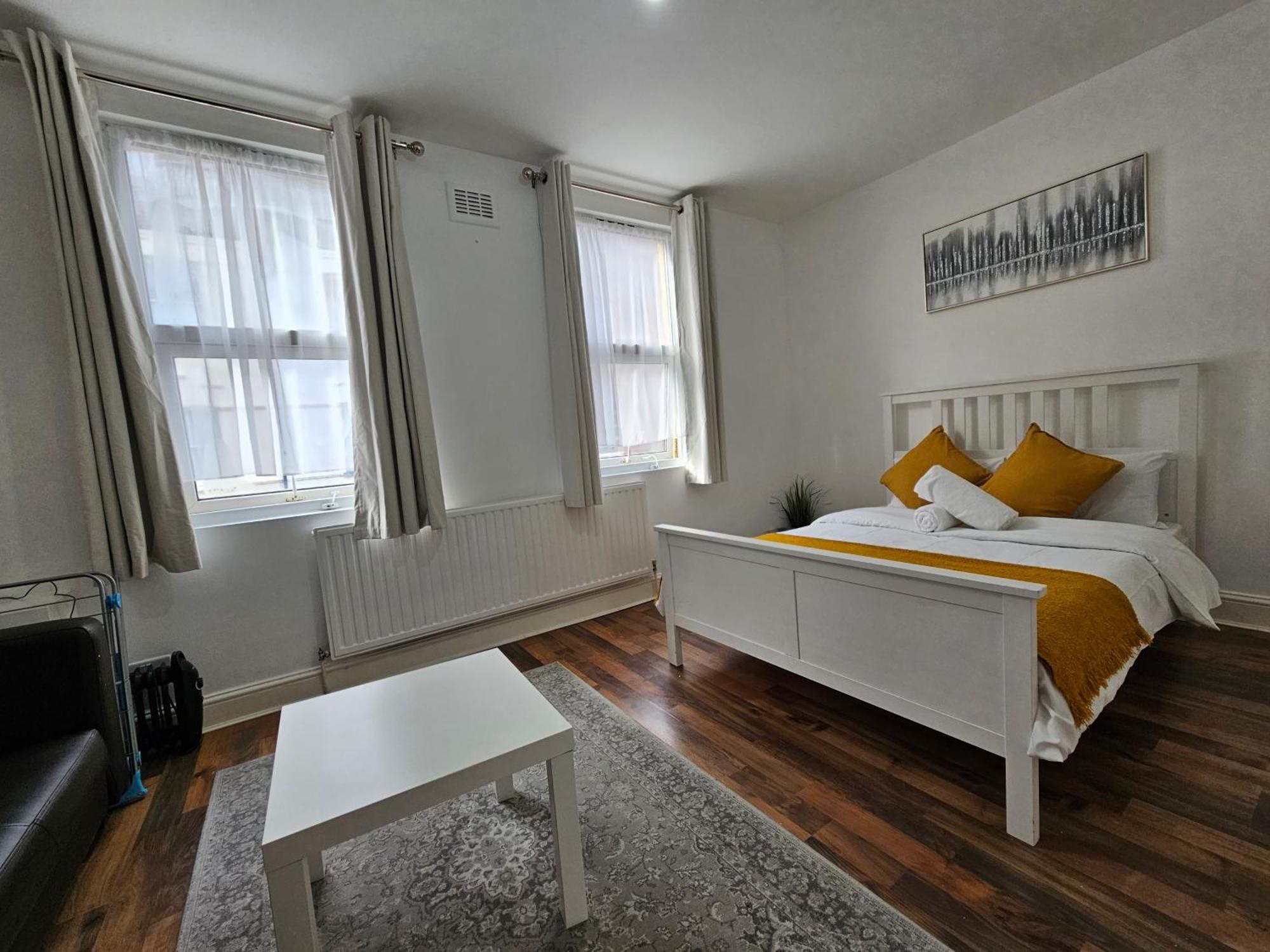 Aldgate Apartment London
