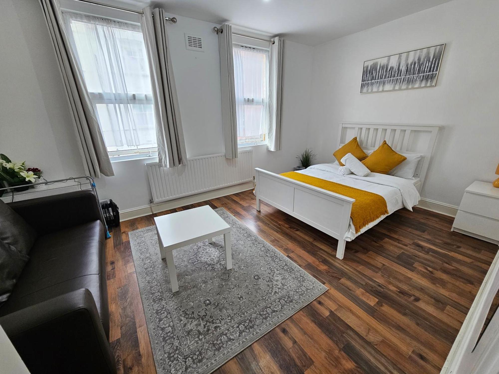 Apartment Aldgate London